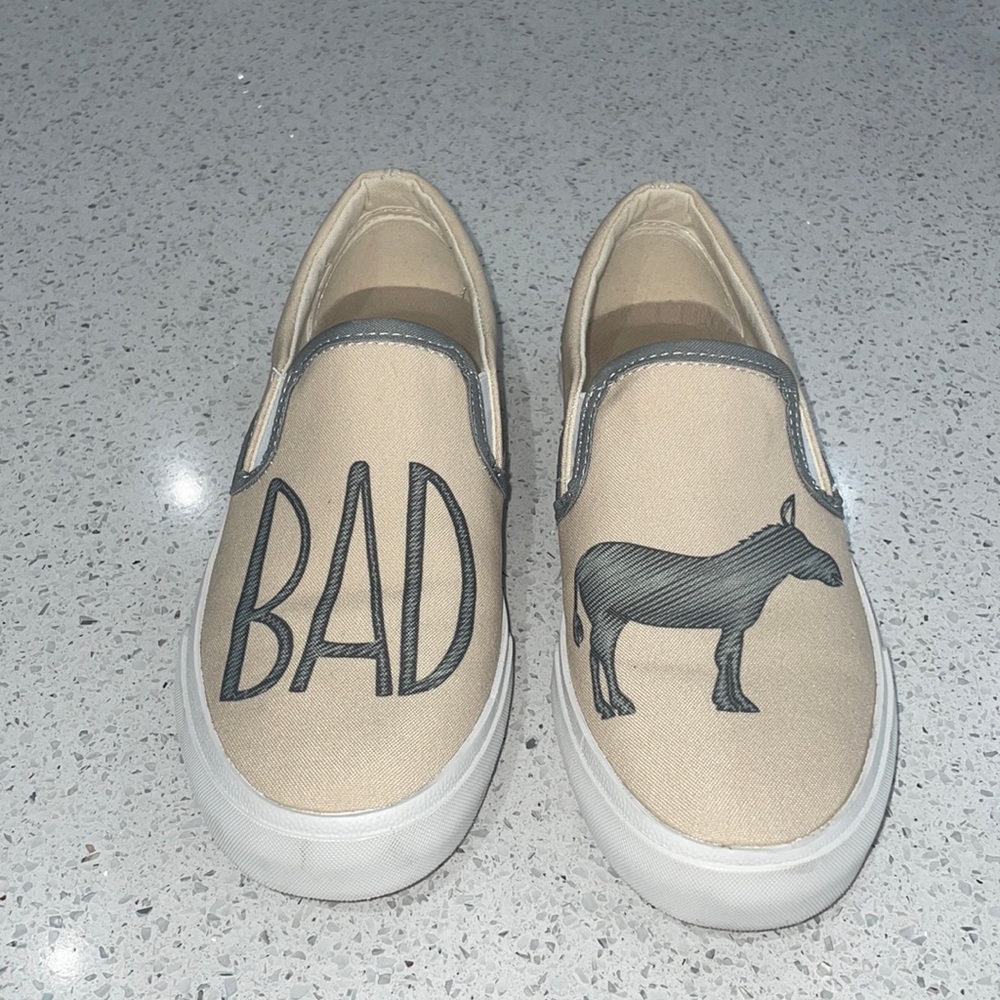Women’s Inkkas brand slide on shoes